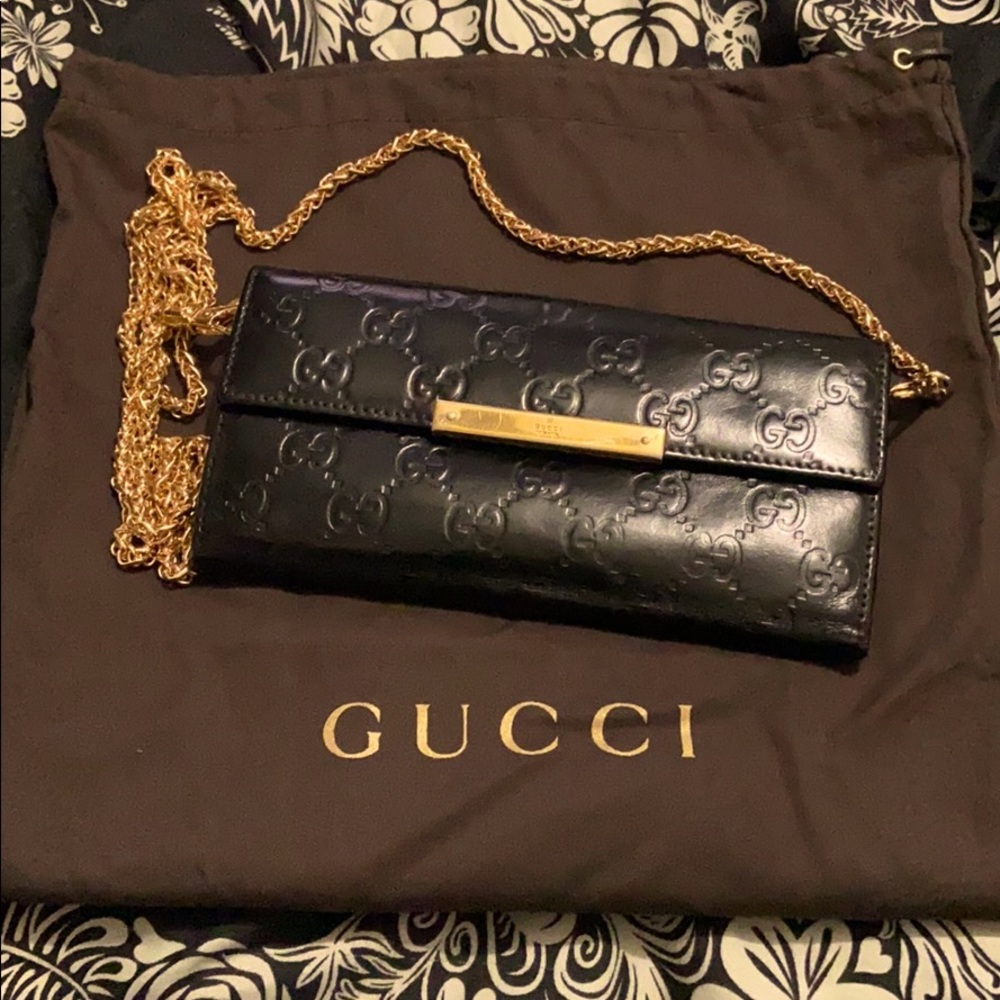 ‼️FREE SHIPPING‼️AUTH GUCCI LEATHER CHAIN WALLET
